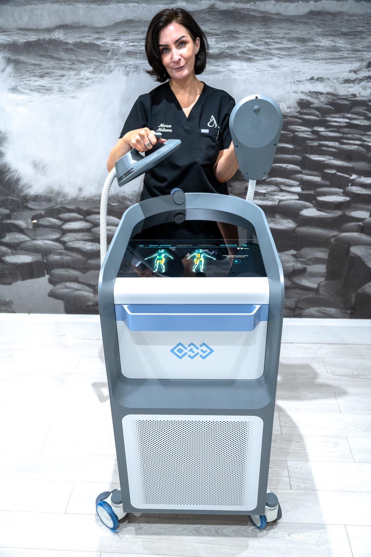 Nurse Noeleen with the EMSCULPT NEO body contouring device at A Aesthetics